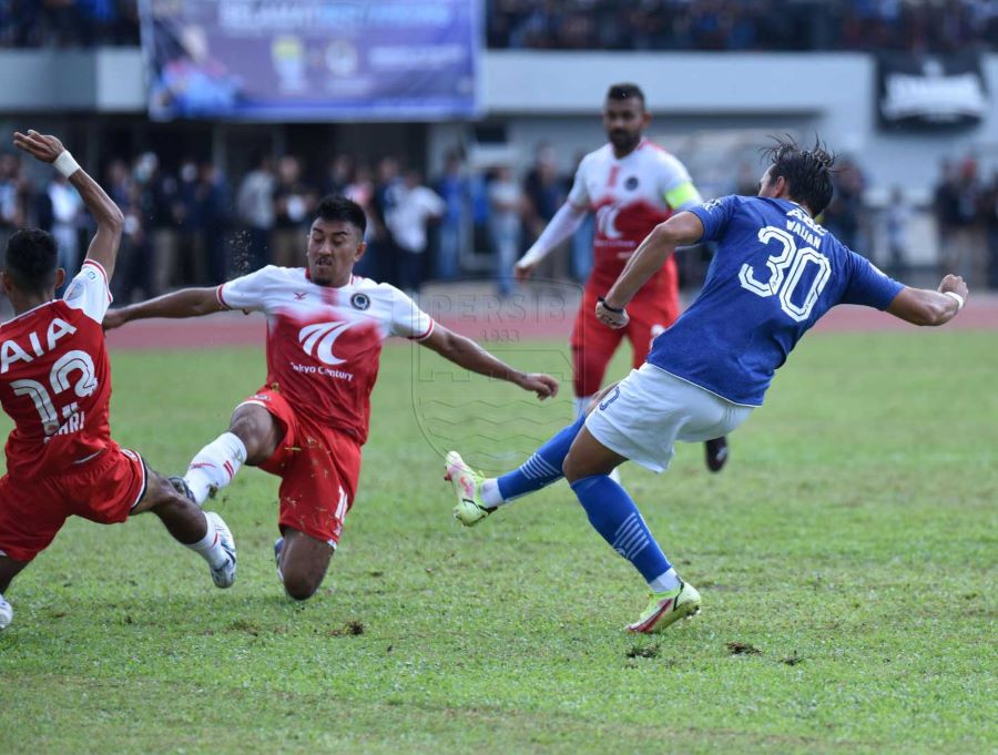 Pemain naturalisasi asal Belanda tersebut mengatakan, kebugaran yang meningkat dan kesiapan tim untuk mengarungi Liga 1 2022/2023 merupakan hal utama yang diharapkan. Foto: Persib Bandung.