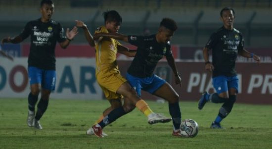 Persib Bandung melaju ke perempat final Piala Presiden 2022 sebagai juara Grup C setelah meraih kemenangan 1-0 atas Bhayangkara FC di Stadion Si Jalak Harupat Kabupaten Bandung, Selasa (21/6/2022). Foto: Persib Bandung.
