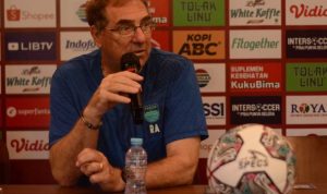 Pelatih Persib Bandung Robert Rene Alberts menyebut rekrutan anyar Pangeran Biru, Daisuke Sato bisa bermain di babak perempat final Piala Presiden 2022. Foto: Persib Bandung.