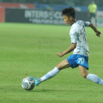 Sebanyak tiga pemain muda Persib Bandung, yakni Arsan Makarin, Ridwan Ansori dan Robi Darwis mendapat kesempatan bermain di Piala Presiden 2022. Foto: Persib Bandung.