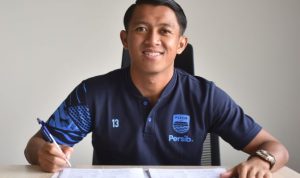 Gelandang Persib Bandung ini absen pada laga kontra Bhayangkara FC di Stadion Wibawa Mukti, Cikarang, Minggu (24/7/2022). Foto: Persib Bandung.