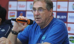 Pasca terhentinya langkah Persib Bandung di perempat final Piala Presiden 2022, Pelatih Robert Rene Alberts memilih untuk berbenah menyambut Liga 1 mendatang. Foto: Persib Bandung.