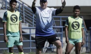 Pelatih Persib Bandung, Robert Rene Alberts mengungkapkan, timnya punya keinginan besar meraih kemenangan pada laga pertama Liga 1 2022/2023. Foto: Persib Bandung.