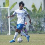 Gelandang Persib, Robi Darwis tampil penuh pada training match kontra tim sepakbola Porprov Kota Bandung di Stadion Persib, Rabu (13/7/2022). Kepercayaan itu jadi modal menatap Liga 1 2022/2023. Foto: Persib Bandung.