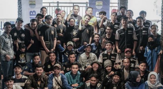 Selain membicarakan dukungan bobotoh untuk menjadikan Persib sebagai klub profesional yang mendunia, Sampurasun pun melakukan diskusi mengenai strategi dan potensi Persib musim 2022/2023 hingga regenerasi. Foto: Persib Bandung.