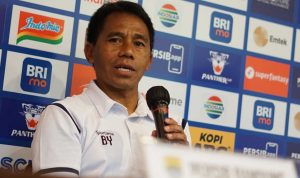 Pelatih interim Persib Bandung Budiman menegaskan, timnya bertekad mengamankan tiga poin pada laga pekan keempat Liga 1 2022/2023 di Stadion Gelora Bandung Lautan Api, Sabtu (12/8/2022). Foto: Persib Bandung.