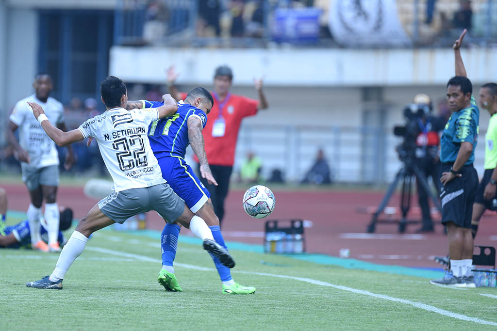 budiman_ciro_bar Pelatih interim Persib Bandung, Budiman mengakui timnya tidak beruntung saat menelan kekalahan 2-3 dari Bali United pada lanjutan Liga 1 2022/2023 di Stadion Gelora Bandung Lautan Api (GBLA), Selasa (23/8/2023). Foto: Persib Bandung.