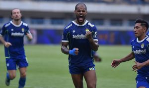 Dwigol David da Silva membawa Persib Bandung di bawah pelatih interim Budiman menang 2-1 atas PSIS Semarang di Gelora Bandung Lautan Api, Sabtu (13/8/2022). Foto: Persib Bandung.