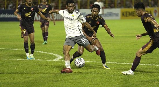 Persib Bandung harus mengakui keunggulan PSM Makassar 5-1 dalam lanjutan kompetisi Liga 1 musim 2022-23 di Stadion B.J. Habibie, Parepare, Sulawesi Selatan, Senin (29/8/2022). Foto: Persib Bandung.