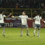 Asisten pelatih Budiman menilai mental anak asuhnya anjlok usai gol cepat Yakob Sayuri saat pertandingan berjalan dua menit. Foto: Persib Bandung.