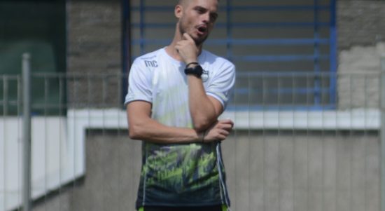 Staf pelatih Persib, Manuel Perez Cascallana, sangat berharap stadion penuh. Dikatakannya, selama pertandingan, semua bobotoh bisa memberikan dukungan untuk Pangeran Biru yang sekaligus menekan lawannya. Foto: Persib Bandung.