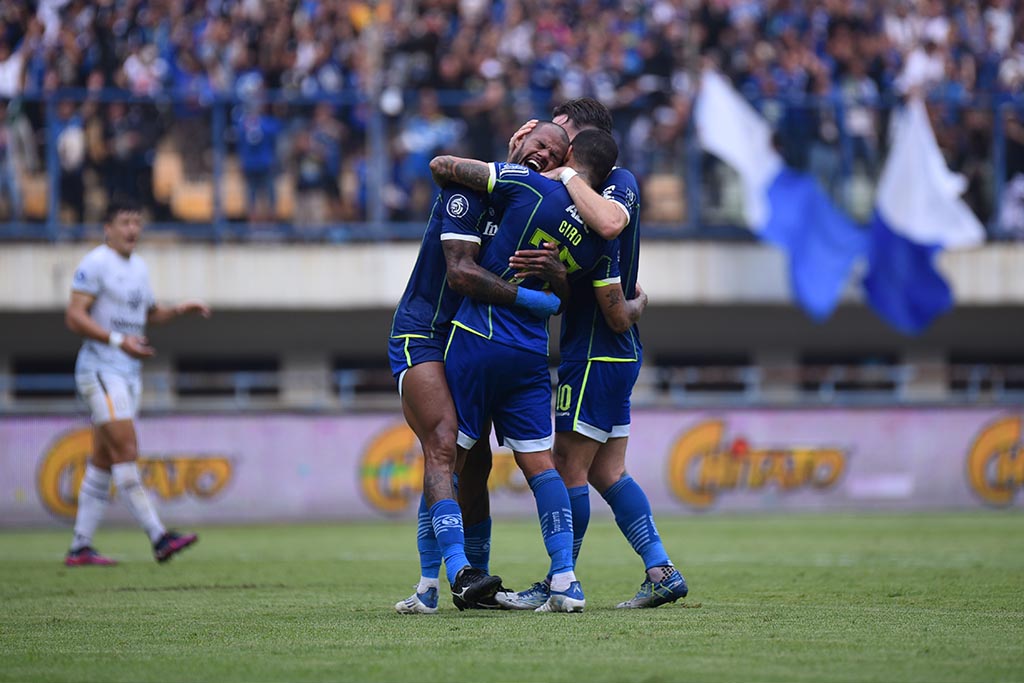selebrasi_dds_ciro Persib meraih kemenangan 2-1 atas RANS Nusantara pada pekan ke-8 Liga 1 2022/2023 di Stadion Gelora Bandung Lautan Api (GBLA), Minggu (4/9/2022). Foto: Persib Bandung.