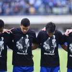 Sebelum kick off pertandingan Persib kontra RANS Nusantara di Stadion Gelora Bandung Lautan Api (GBLA), Minggu (4/9/2022), seluruh pemain, ofisial, hingga bobotoh mengheningkan cipta untuk almarhum Zulkarnaen. Foto: Persib Bandung.