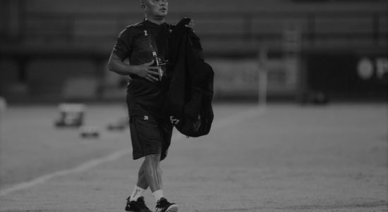 Beberapa jam menjelang sesi latihan sore dimulai, kitman Persib, Zulkarnaen alisan Pak Ajun meninggal dunia dalam usia 60 tahun. Foto: Persib Bandung.