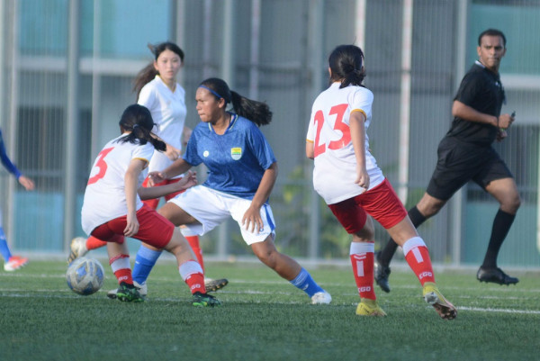 akademi_persib_putri_pranakorn_pandu Persib Putri ditumbangkan wakil Thailand, Phranakorn FC 1-3 pada laga pertamanya di WFC 2022, Singapura, Senin (17/10/2022). Foto: Persib Bandung.