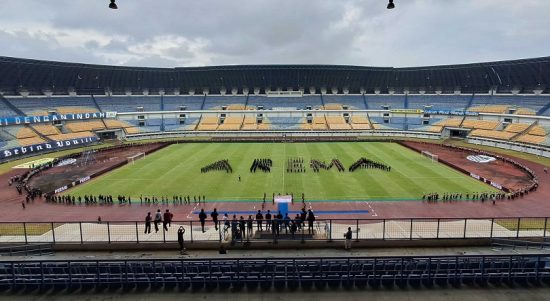 Insiden kerusuhan usai pertandingan Arema FC vs Persebaya Surabaya di Stadion Kanjuruhan Kepanjen Kabupaten Malang, Sabtu (1/10/2022), menyisakan duka buat semua pihak. Foto: Persib Bandung.