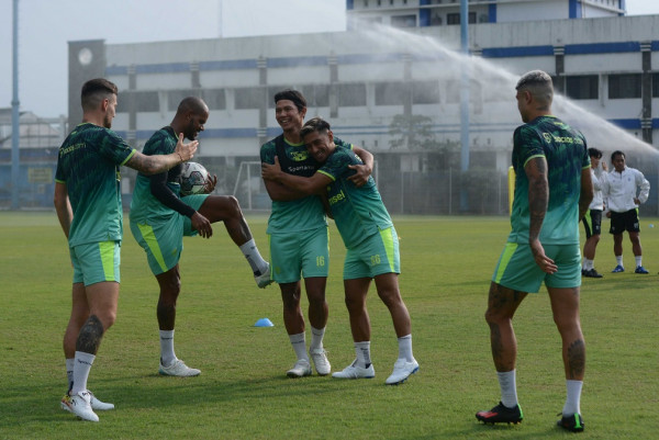 _achnad_jufri_latihan31102022_barly Persib Bandung kembali menggelar latihan bersama usai diliburkan selama dua pekan lebih. Pada Senin (31/10/2022). Foto: Persib Bandung.