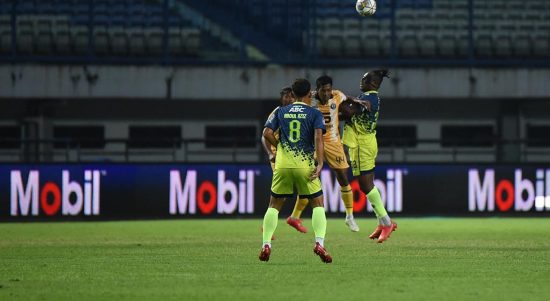 Pelatih Persib Bandung, Luis Milla, memiliki harapan untuk bisa menjalani latihan bersama dengan tim-tim dari Liga 1 setiap akhir pekan. Foto: Persib Bandung.