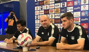6652b745e48b6-pelatih-persib-bojan-hodak-dan-nick-kuipers_1265_711