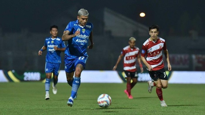 ciro-alves-di-laga-madura-united-vs-persib-bandung-di-stadion-gelora-bangkalan-rabu-1112023_169